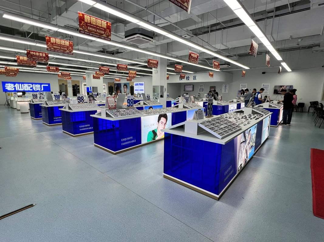 陽(yáng)光視線眼鏡工廠店 簡(jiǎn)約設(shè)計(jì)，專業(yè)服務(wù)的商業(yè)美學(xué)